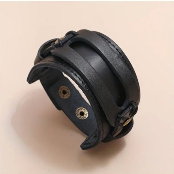 Men's Genuine Leather Adjustable Cuff WristbandBracelet Colour Black brand new - Picture 2 of 7